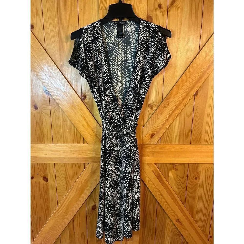 Kenneth Cole Black Cream Wrap Dress Short Sleeved Cold Shoulder Size Medium (882